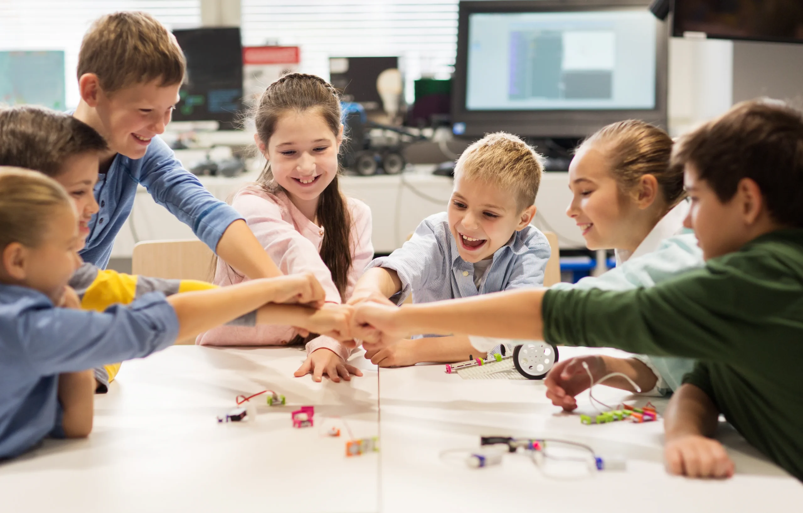 Free Learning Games